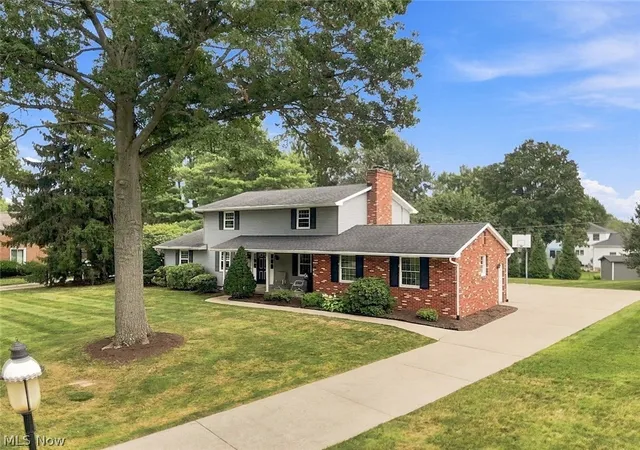Photo 3 of Single family home for sale at 1364 Stonington Rd Nw, North Canton, OH 44720 | MLS# 5241288 | Listing updated on 2026-09-29