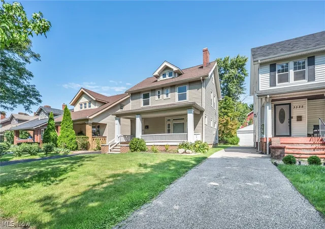 Photo 4 of Sale Pending at 3321 Tullamore Rd, Cleveland Heights, OH 44118 | MLS# 5242150 | Listing updated on 2026-09-07