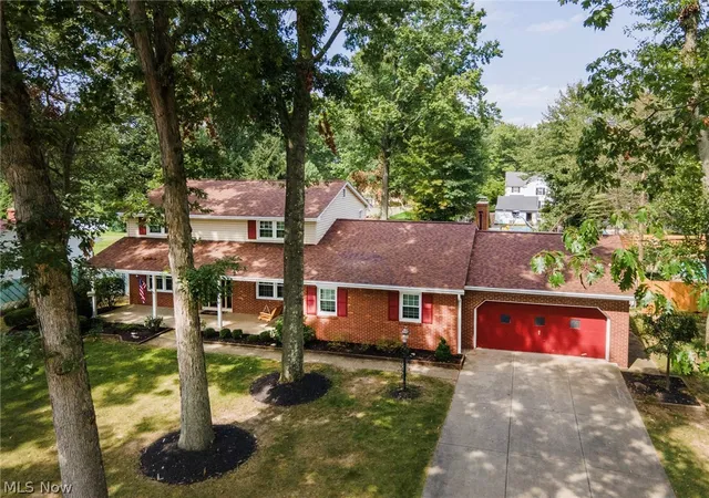 Photo 1 of Single family home for sale at 4438 Williamsburg Dr, Canfield, OH 44406 | MLS# 5238605 | Listing updated on 2026-09-08