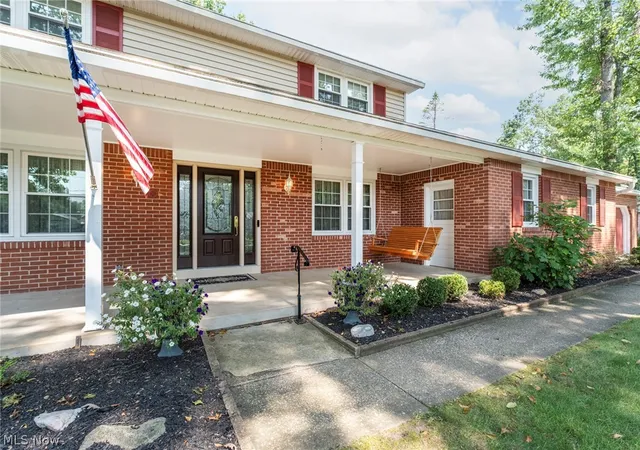 Photo 2 of Single family home for sale at 4438 Williamsburg Dr, Canfield, OH 44406 | MLS# 5238605 | Listing updated on 2026-09-08
