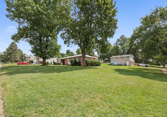 Photo 3 of Sale Pending at 1115 Eastland Ave, Akron, OH 44305 | MLS# 5242395 | Listing updated on 2026-09-14
