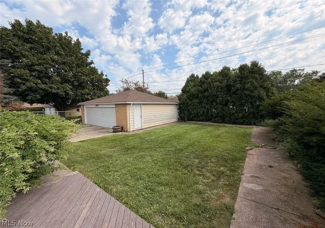 Photo 3 of Single family home for sale at 7239 Oakwood Rd, Cleveland, OH 44130 | MLS# 5239856 | Listing updated on 2026-09-04