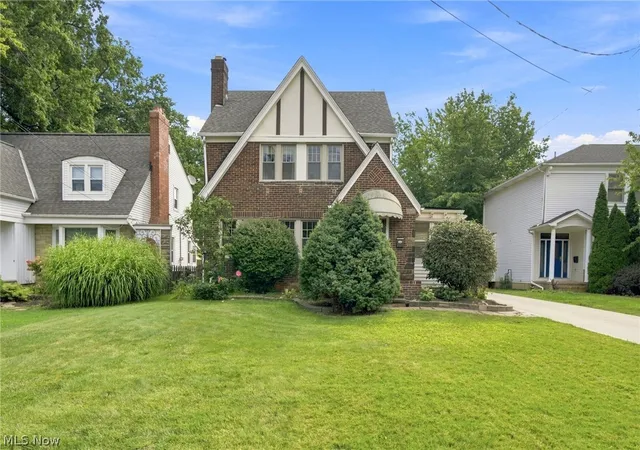 Photo 2 of Sale Pending at 895 Richmond Rd, Cleveland, OH 44124 | MLS# 5242169 | Listing updated on 2026-09-10