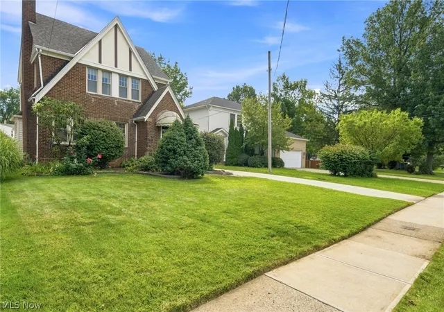 Photo 3 of Sale Pending at 895 Richmond Rd, Cleveland, OH 44124 | MLS# 5242169 | Listing updated on 2026-09-10