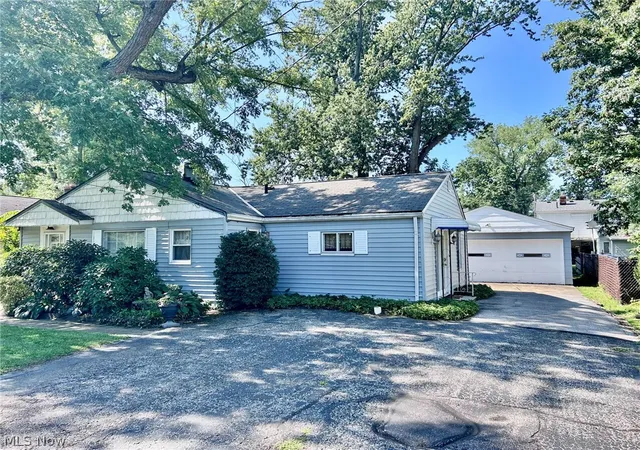 Photo 1 of Single family home for sale at 198 Courtland Blvd, Eastlake, OH 44095 | MLS# 5242240 | Listing updated on 2026-09-10