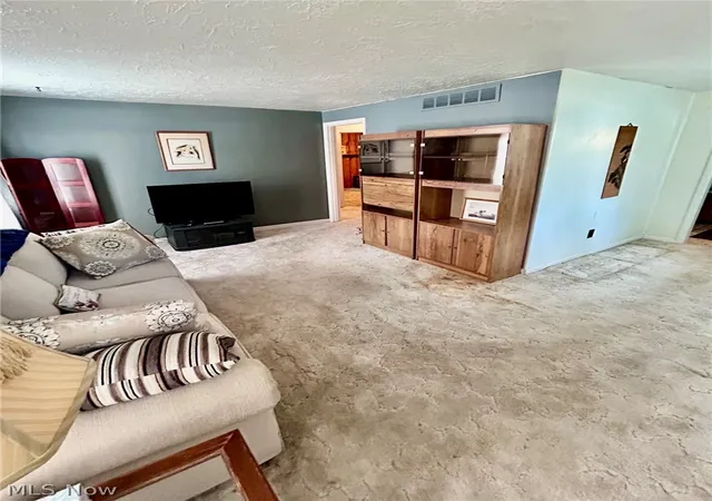 Photo 3 of Single family home for sale at 198 Courtland Blvd, Eastlake, OH 44095 | MLS# 5242240 | Listing updated on 2026-09-10