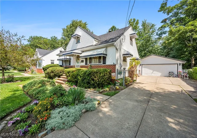 Photo 2 of Single family home for sale at 265 E 317th Street, Willowick, OH 44095 | MLS# 5239745 | Listing updated on 2026-09-04