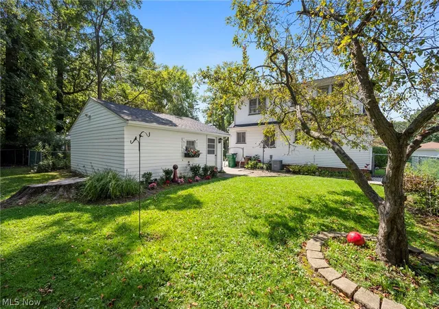 Photo 4 of Single family home for sale at 265 E 317th Street, Willowick, OH 44095 | MLS# 5239745 | Listing updated on 2026-09-04
