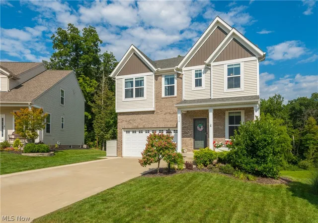 Photo 2 of Single family home for sale at 978 Hawkin Ln, Aurora, OH 44202 | MLS# 5233986 | Listing updated on 2026-09-28