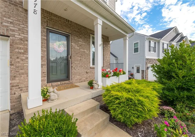 Photo 3 of Single family home for sale at 978 Hawkin Ln, Aurora, OH 44202 | MLS# 5233986 | Listing updated on 2026-09-28