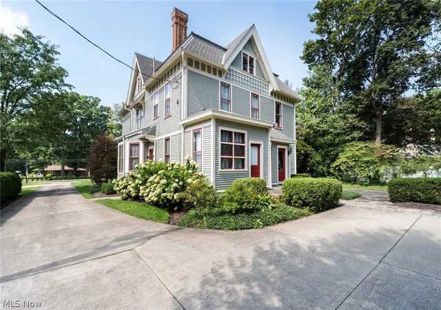 Photo 2 of Single family home for sale at 882 S Lincoln Ave, Salem, OH 44460 | MLS# 5242293 | Listing updated on 2026-09-04