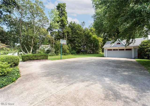 Photo 3 of Single family home for sale at 882 S Lincoln Ave, Salem, OH 44460 | MLS# 5242293 | Listing updated on 2026-09-04