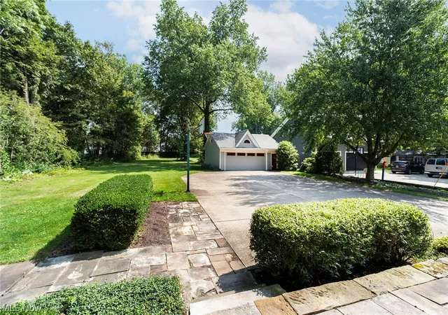 Photo 4 of Single family home for sale at 882 S Lincoln Ave, Salem, OH 44460 | MLS# 5242293 | Listing updated on 2026-09-04