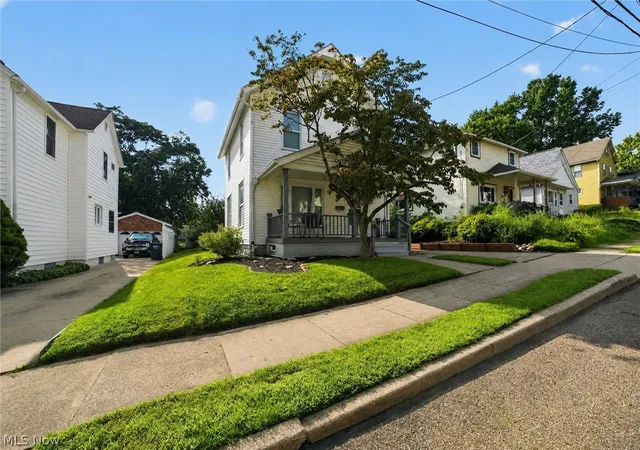 Photo 2 of Sale Pending at 190 24th Street Nw, Barberton, OH 44203 | MLS# 5242439 | Listing updated on 2026-09-07