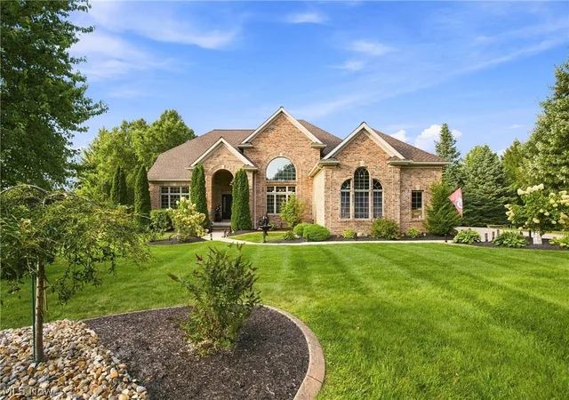 Photo 2 of Single family home for sale at 4075 Fairway Dr, Medina, OH 44256 | MLS# 5241577 | Listing updated on 2026-09-07