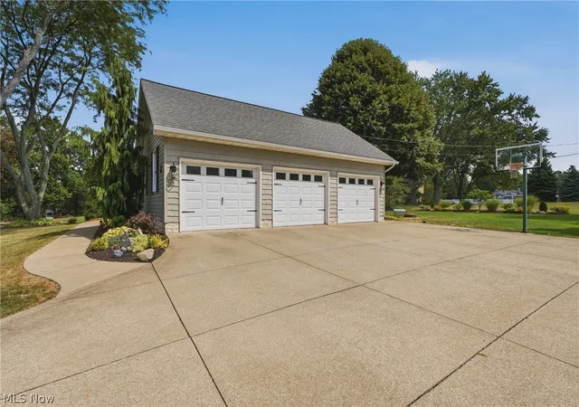 Photo 4 of Sale Pending at 1146 Brushmore Ave NW, North Canton, OH 44720 | MLS# 5241892 | Listing updated on 2026-09-05