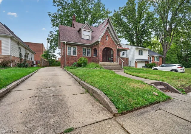 Photo 3 of Single family home for sale at 654 Moreley Ave, Akron, OH 44320 | MLS# 5242296 | Listing updated on 2026-09-06