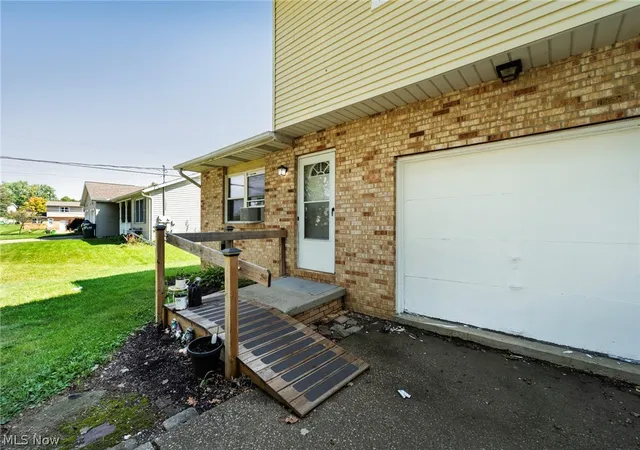 Photo 3 of Sale Pending at 1861 Cloveridge Dr, Orrville, OH 44667 | MLS# 5239921 | Listing updated on 2026-09-06