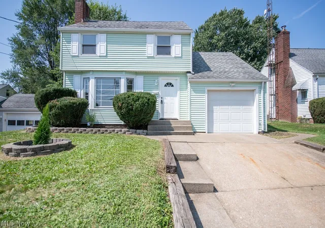 Photo 1 of Sale Pending at 2415 Snyder Ave Ne, Canton, OH 44714 | MLS# 5241791 | Listing updated on 2026-09-06