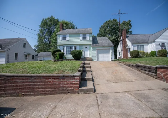 Photo 2 of Sale Pending at 2415 Snyder Ave Ne, Canton, OH 44714 | MLS# 5241791 | Listing updated on 2026-09-06