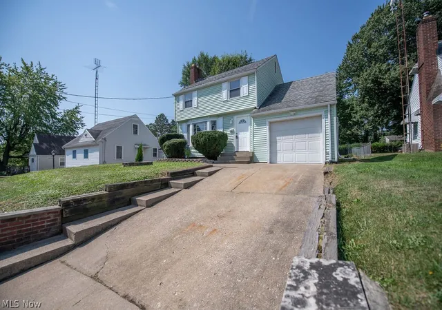 Photo 3 of Sale Pending at 2415 Snyder Ave Ne, Canton, OH 44714 | MLS# 5241791 | Listing updated on 2026-09-06