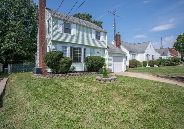 Photo 3 of Sale Pending at 2415 Snyder Ave NE, Canton, OH 44714 | MLS# 5241791 | Listing updated on 2026-09-06