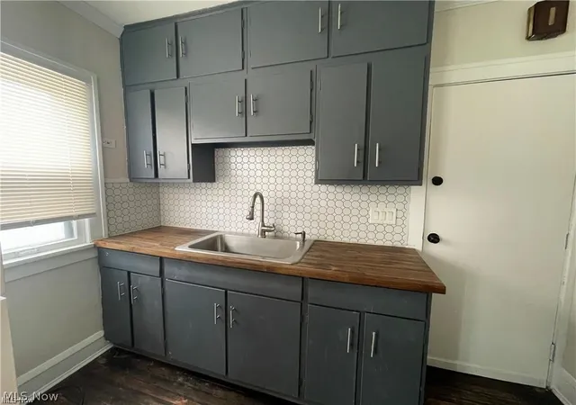 Photo 3 of House for sale at 3241 Kildare Rd, Cleveland Heights, OH 44118 | MLS# 5242452 | Listing updated on 2026-09-04