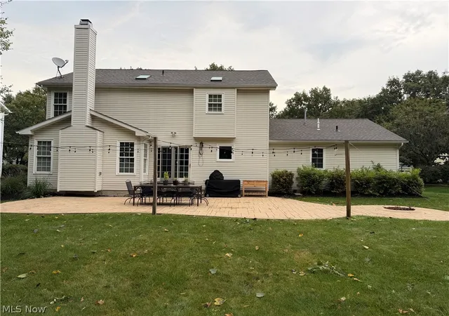 Photo 2 of Single family home for sale at 1109 Oak St, Medina, OH 44256 | MLS# 5242256 | Listing updated on 2026-09-12