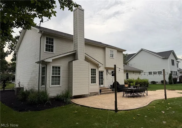 Photo 3 of Single family home for sale at 1109 Oak St, Medina, OH 44256 | MLS# 5242256 | Listing updated on 2026-09-28