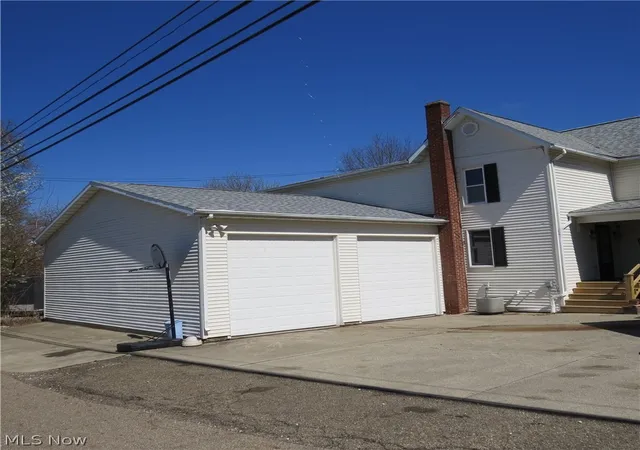 Photo 2 of Single family home for sale at 109 Park Ave Ne, Carrollton, OH 44615 | MLS# 5242053 | Listing updated on 2026-09-04