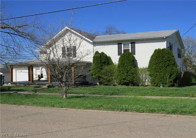 Photo 3 of Single family home for sale at 109 Park Ave NE, Carrollton, OH 44615 | MLS# 5242053 | Listing updated on 2026-09-04