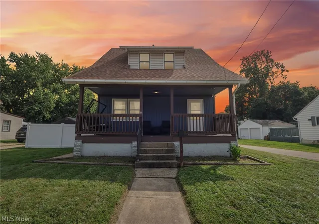 Photo 3 of Sale Pending at 202 N Nickelplate St, Louisville, OH 44641 | MLS# 5241075 | Listing updated on 2026-09-17
