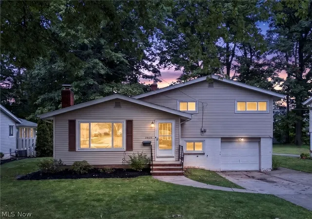 Single family home for sale at 39127 Gardenside Dr, Willoughby, OH 44094 | MLS# 5241686
