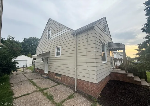 Photo 3 of Sale Pending at 6206 Snow Rd, Cleveland, OH 44129 | MLS# 5242461 | Listing updated on 2026-09-10
