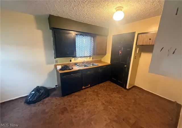 Photo 4 of Sale Pending at 6206 Snow Rd, Cleveland, OH 44129 | MLS# 5242461 | Listing updated on 2026-09-10