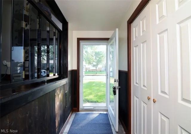 Photo 3 of Single family home for sale at 6902 Lantern Ln, Cleveland, OH 44130 | MLS# 5241893 | Listing updated on 2026-09-04