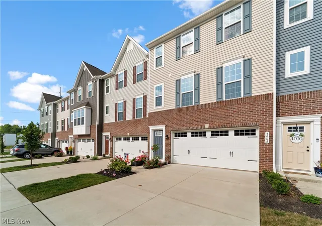 Photo 2 of Townhouse for sale at 4008 N Steels Cir, Stow, OH 44224 | MLS# 5242494 | Listing updated on 2026-09-04