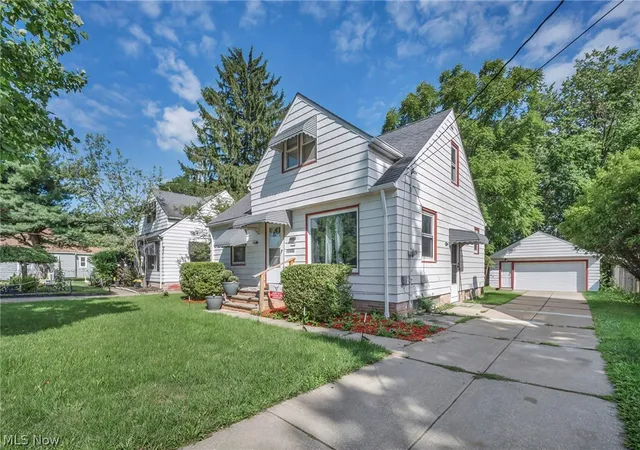Photo 3 of Single family home for sale at 15805 Grant Ave, Maple Heights, OH 44137 | MLS# 5239209 | Listing updated on 2026-09-04