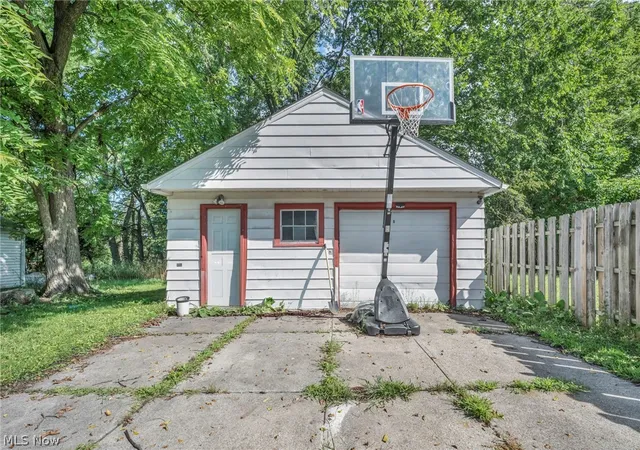 Photo 4 of Single family home for sale at 15805 Grant Ave, Maple Heights, OH 44137 | MLS# 5239209 | Listing updated on 2026-09-04
