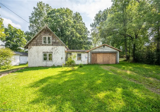 Single family home for sale at 1090 N River Rd NE, Warren, OH 44483 | MLS# 5242288