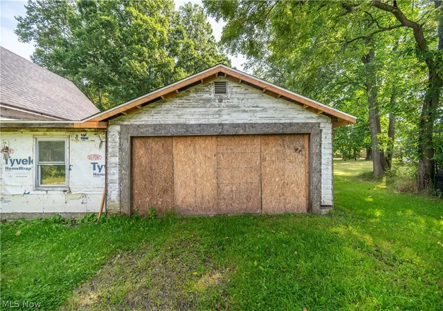 Photo 2 of Single family home for sale at 1090 N River Rd Ne, Warren, OH 44483 | MLS# 5242288 | Listing updated on 2026-09-04