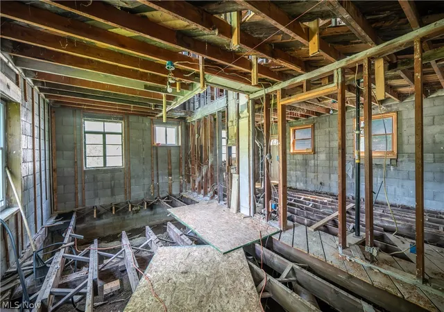 Photo 3 of Single family home for sale at 1090 N River Rd Ne, Warren, OH 44483 | MLS# 5242288 | Listing updated on 2026-09-04