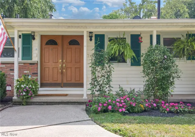 Photo 2 of Sale Pending at 72 Meadow Ln, Peninsula, OH 44264 | MLS# 5241317 | Listing updated on 2026-09-08