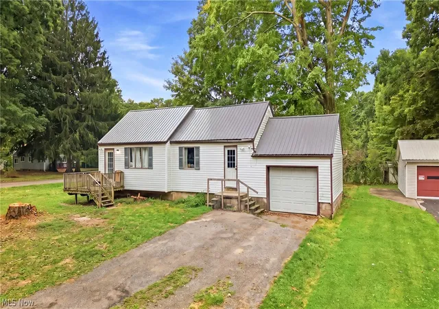 Photo 2 of Single family home for sale at 3470 Roseview Dr Se, Hubbard, OH 44425 | MLS# 5242464 | Listing updated on 2026-09-04