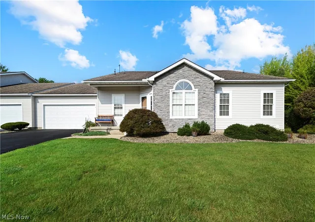 Photo 1 of Condo for sale at 21 Abbington Dr Nw, Warren, OH 44481 | MLS# 5242249 | Listing updated on 2026-09-09