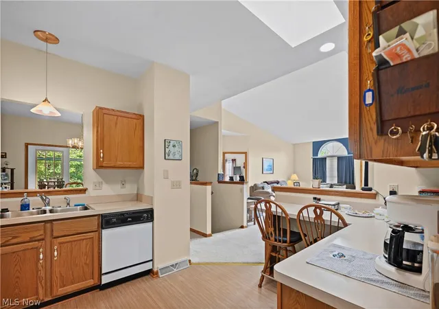 Photo 3 of Condo for sale at 21 Abbington Dr NW, Warren, OH 44481 | MLS# 5242249 | Listing updated on 2026-09-09