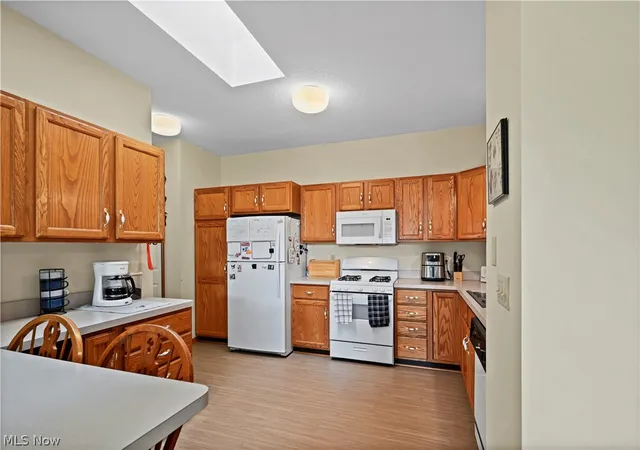 Photo 4 of Condo for sale at 21 Abbington Dr NW, Warren, OH 44481 | MLS# 5242249 | Listing updated on 2026-09-09