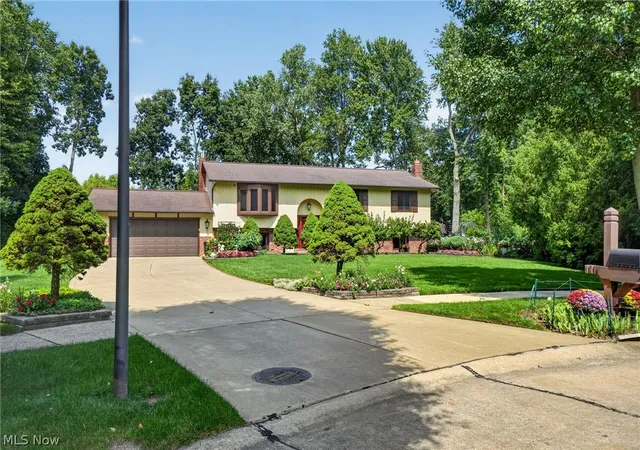Photo 2 of Single family home for sale at 7390 Belvedere Dr, Mentor, OH 44060 | MLS# 5242433 | Listing updated on 2026-09-04