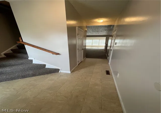 Photo 2 of Condo for sale at 1308 Wellingshire Cir, Cuyahoga Falls, OH 44221 | MLS# 5242309 | Listing updated on 2026-09-27