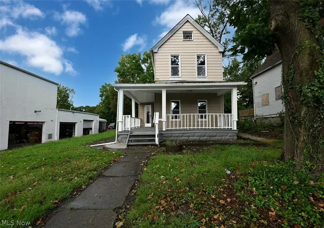 Photo 2 of Single family home for sale at 906 E Buchtel Ave, Akron, OH 44305 | MLS# 5242399 | Listing updated on 2026-09-04